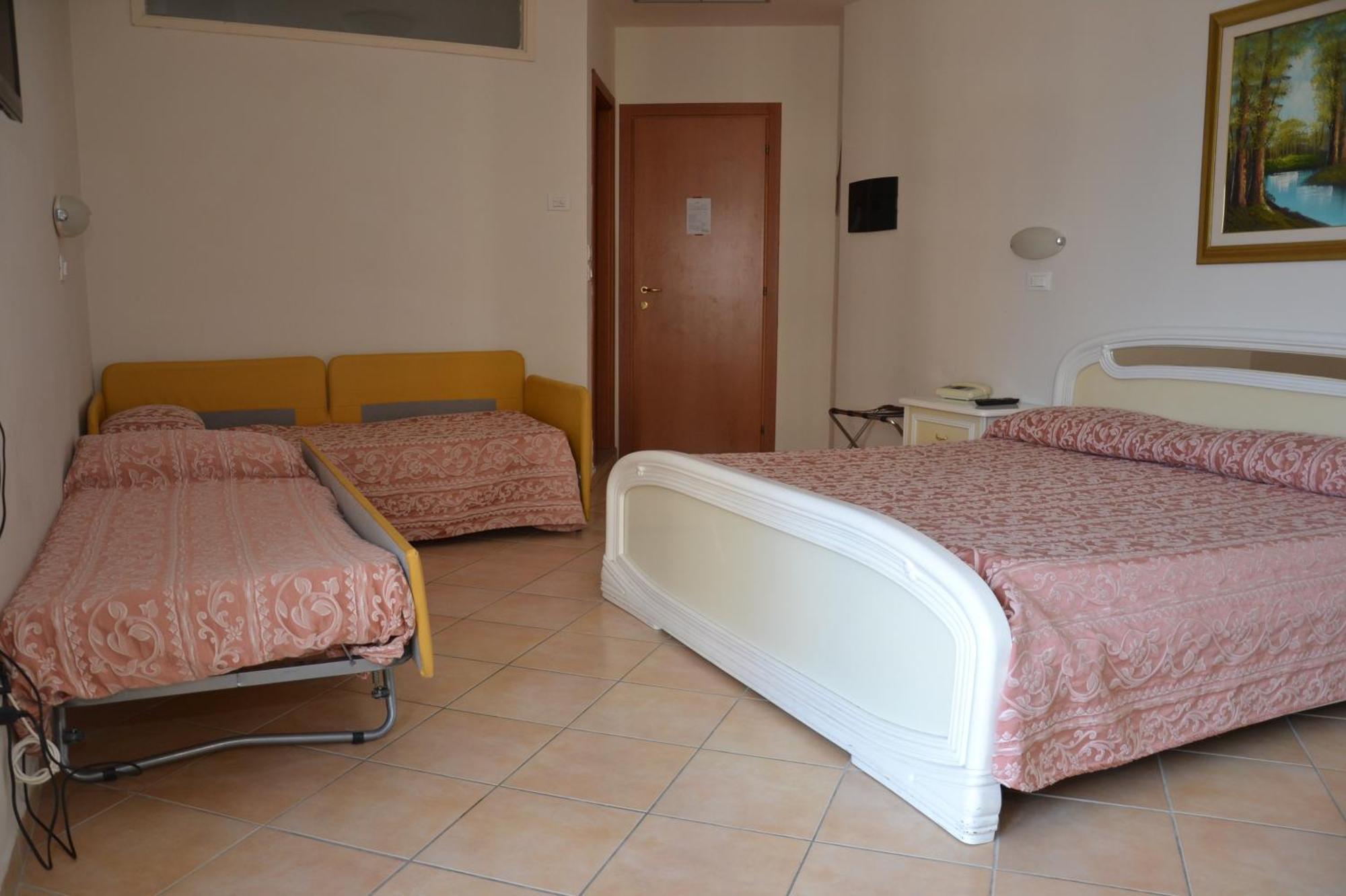 Perticari Hotel Pesaro Eksteriør billede