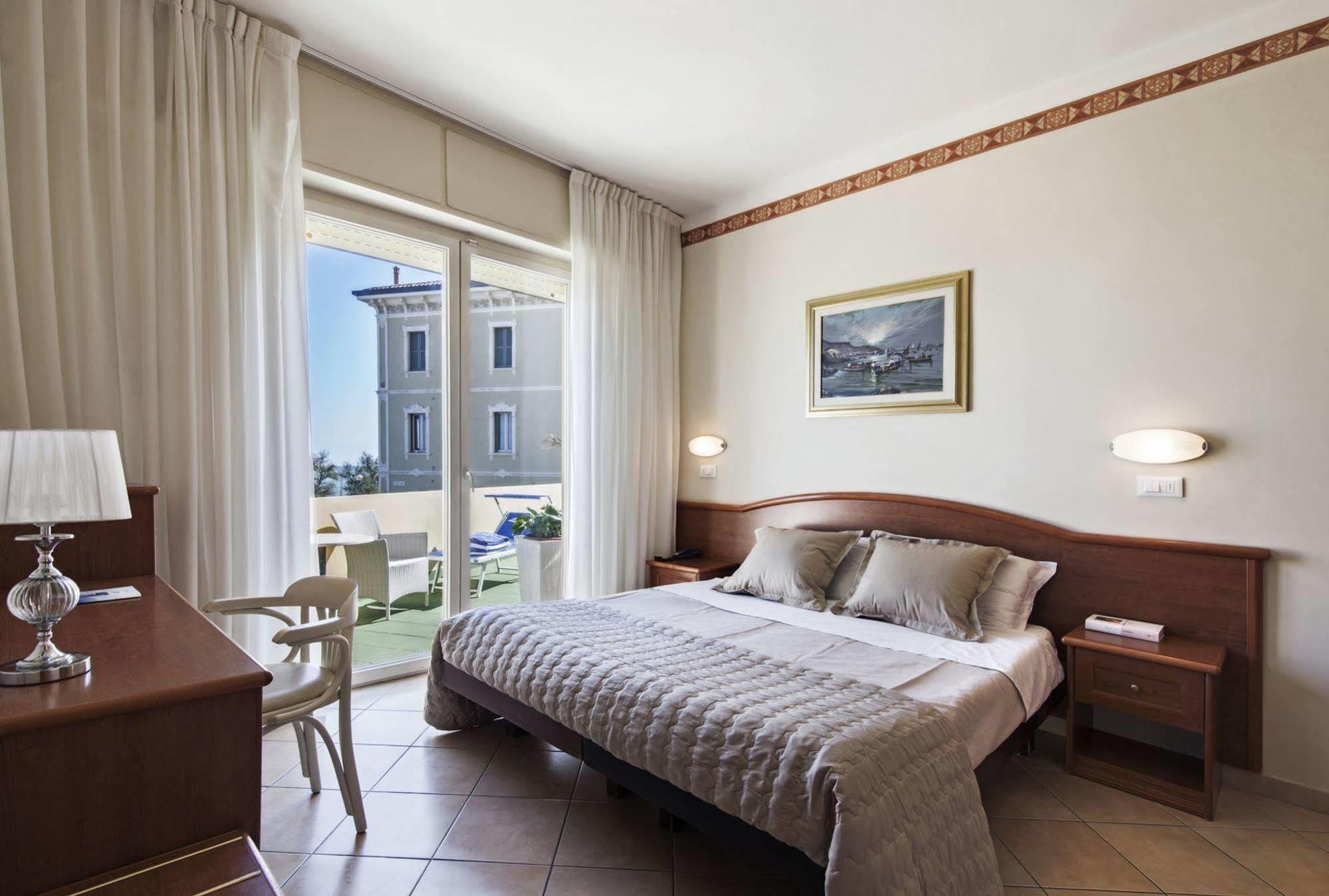 Perticari Hotel Pesaro Eksteriør billede