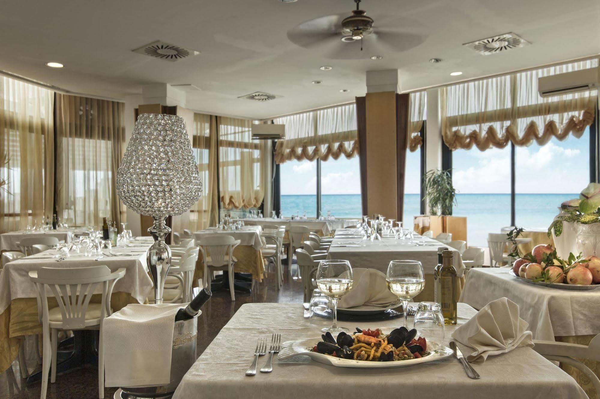 Perticari Hotel Pesaro Eksteriør billede