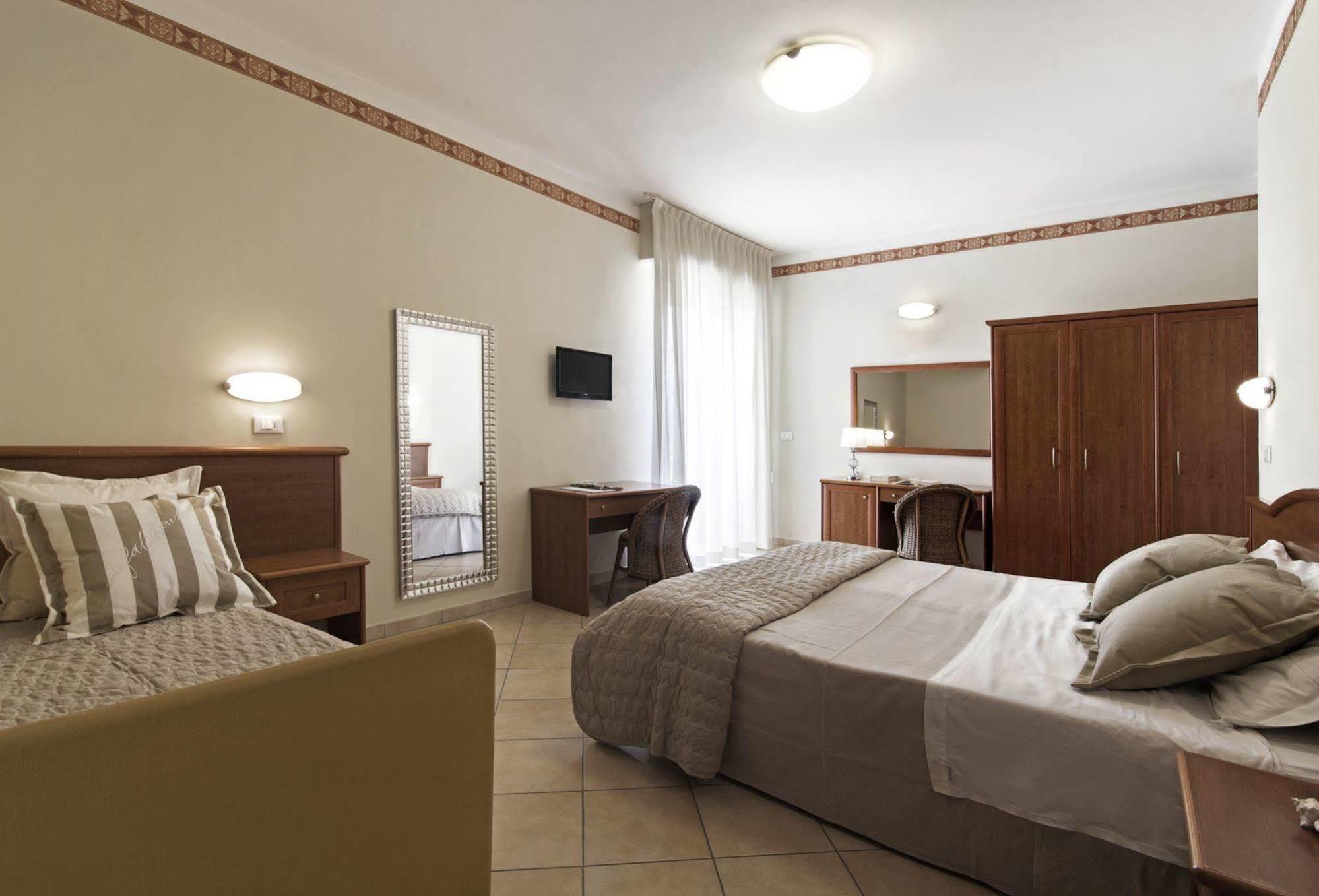 Perticari Hotel Pesaro Eksteriør billede