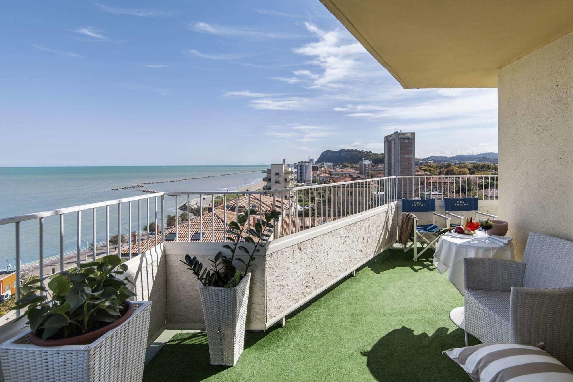 Perticari Hotel Pesaro Eksteriør billede