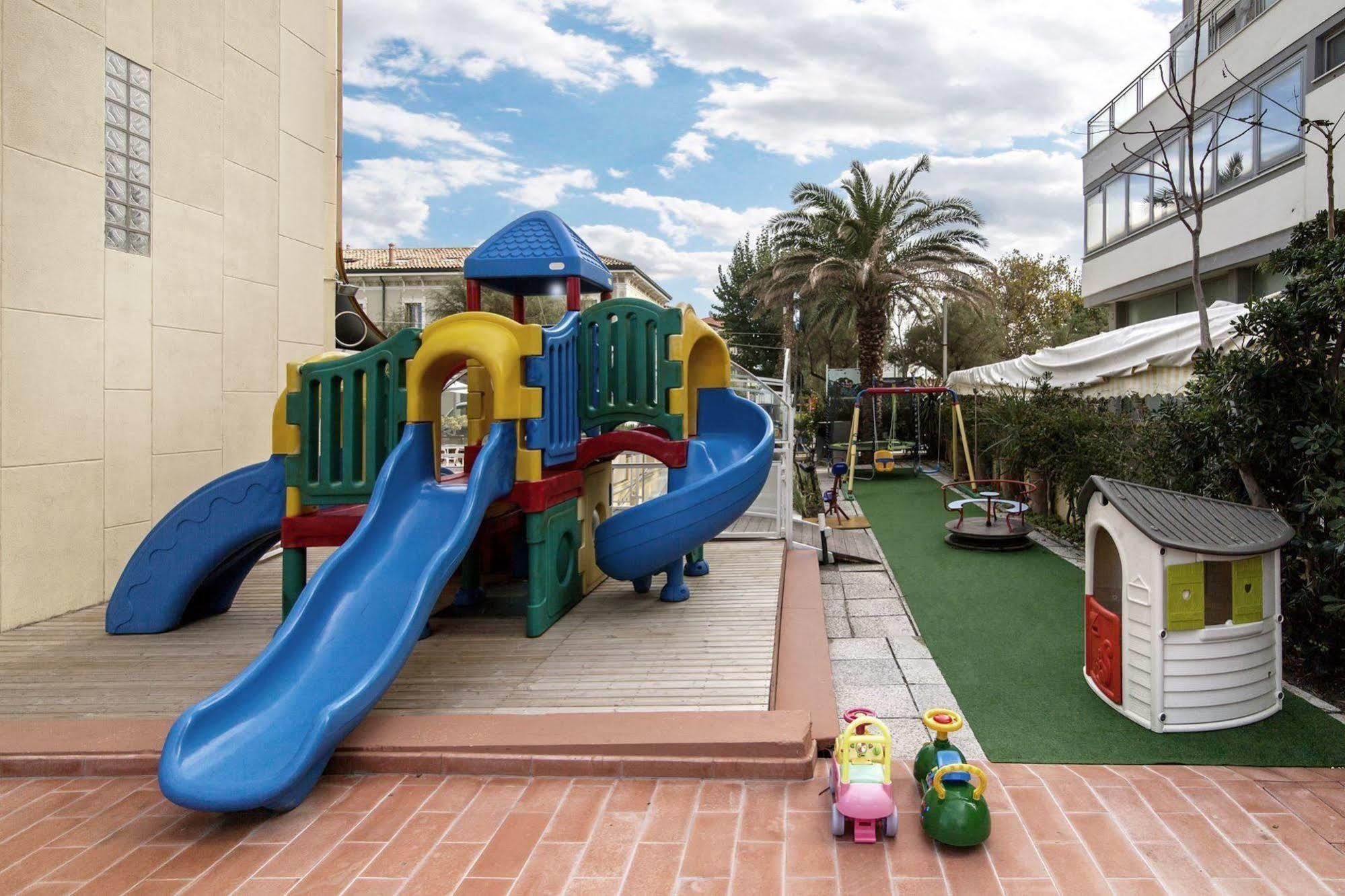 Perticari Hotel Pesaro Eksteriør billede